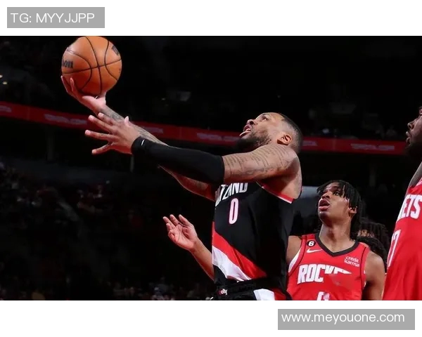 开拓者击败爵士，利拉德挺身而出