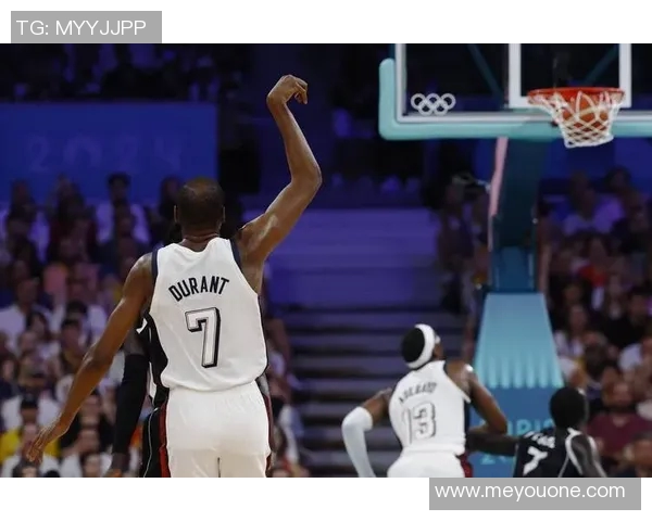 杜兰特在比赛中表现出色三分球命中率持续攀升